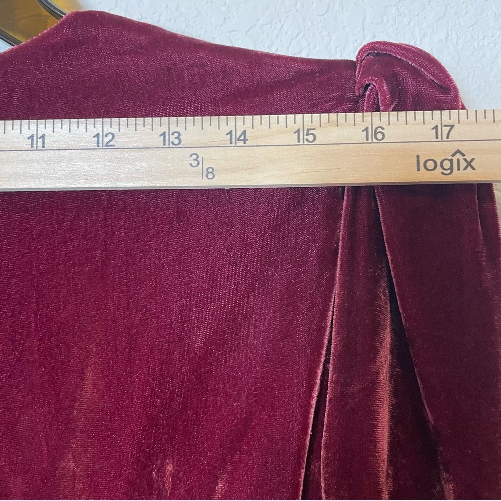NWT Express Burgundy Crushed Velvet Deep V-Neck Mini Dress Sz 8 - Picture 6 of 9